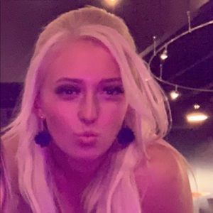 Meet your Posher, Taylee